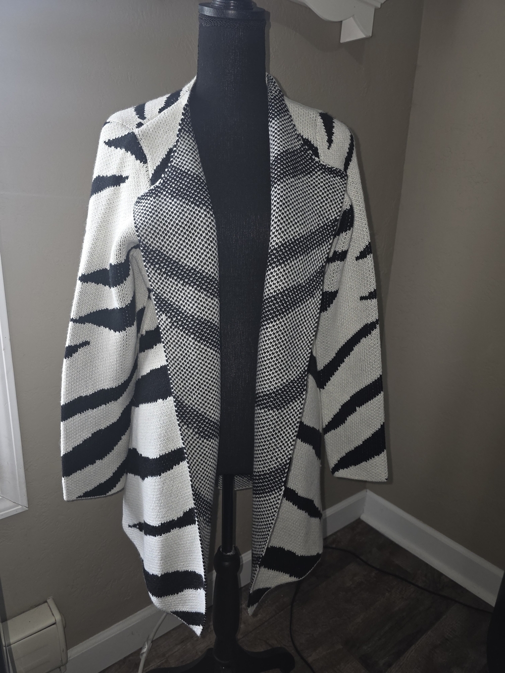 Oliver Black and White Open-Front Zebra Stripe Women's Cardigan Sweater